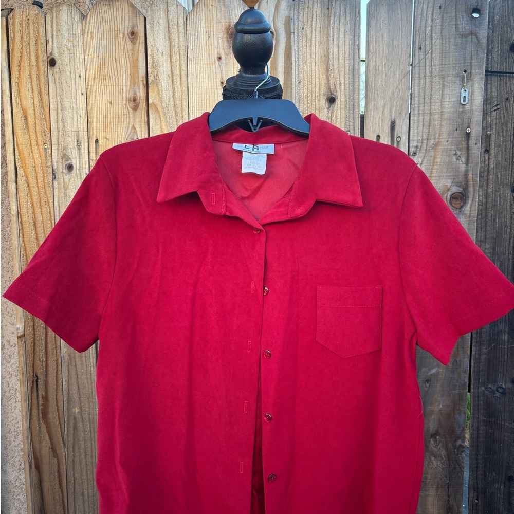 Women’s Red Short-Sleeve Button-Up Shirt vintage